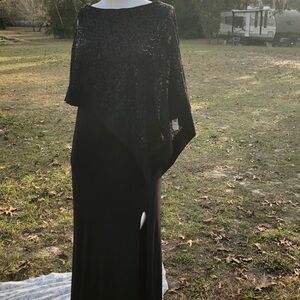 Stunning R & M Richards Black Gown With Sequins S 10